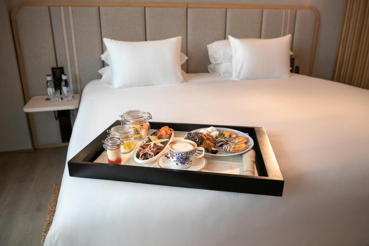 Only YOU Hotel Málaga Exterior foto Room service
